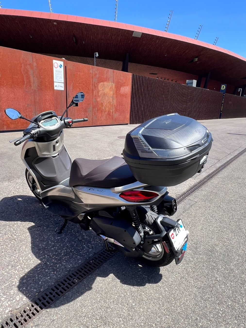 Piaggio Scooter: Piaggio Beverly 300 Roller mit Topcase - 2025 – Usato da Zürich venduto da M4NU29557 2