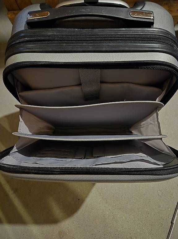 Valises de voyage: Handgepäck mit Laptop-/Arbeitsfächern – D'occasion à Ettingen par mus_qx88 2