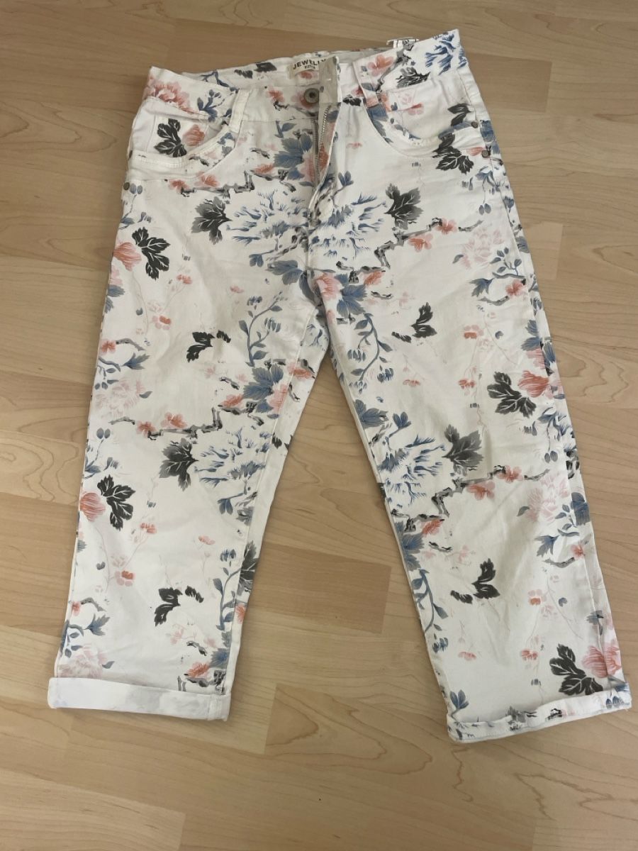 Pantalons: Capri Hose Gr 36 schönes Muster – Neuf (Voir description) à Illnau par cla_jqf8