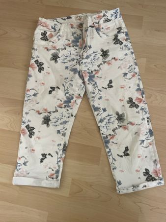 Capri Hose Gr 36 schönes Muster