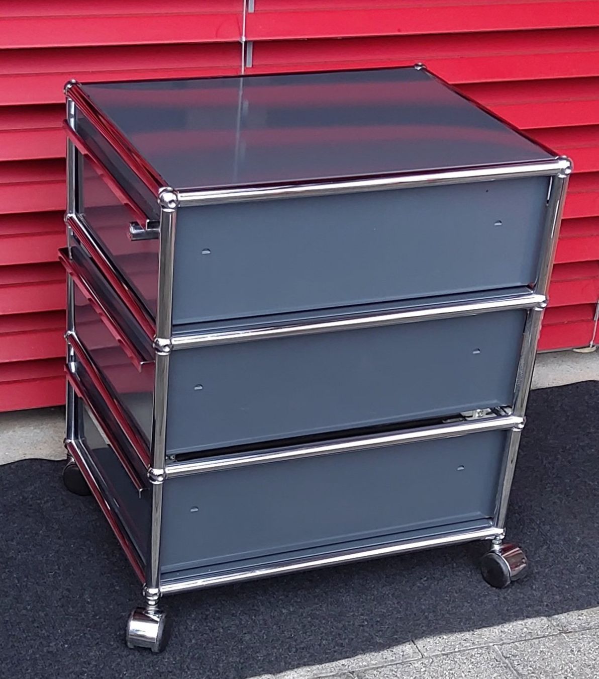 USM Eléments de bureau: USM Korpus/Rollcontainer ab 1.- – D'occasion à Safnern par Leila2 5