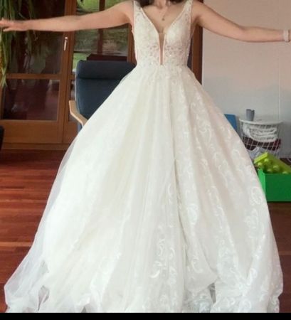 Ungetragenes Hochzeitskleid Grösse A-Linie S mit Spitze