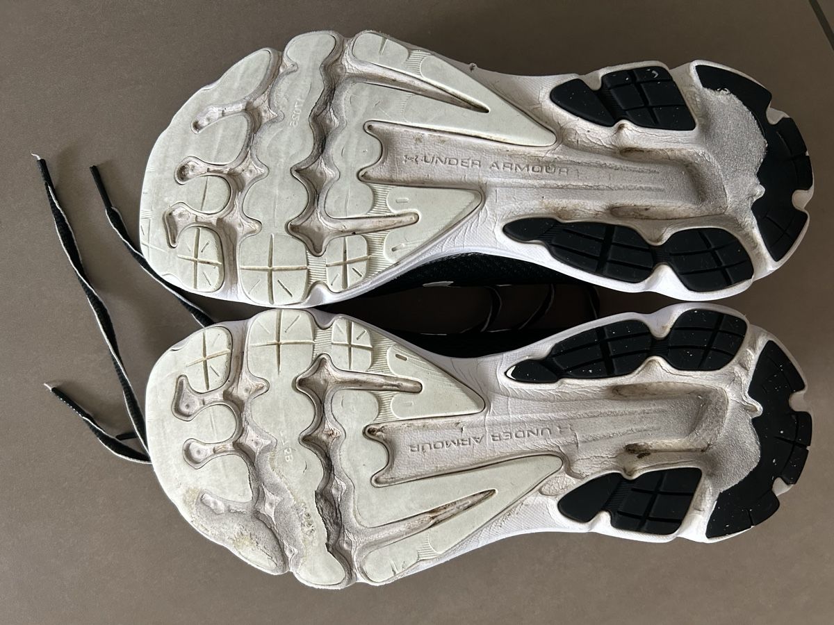 Under Armour Damenschuhe: Under Armour Charged Gemini Laufschuhe – Gebraucht aus Luzern von rum_d5ws 4