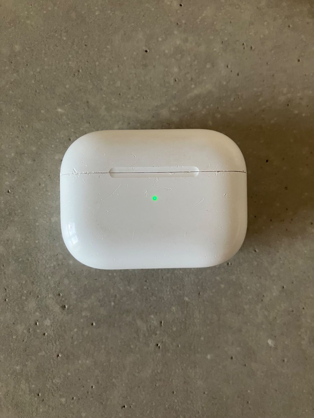 Apple Kopfhörer: Apple AirPods Pro 1 Charging Case – Gebraucht aus Lausanne von  1
