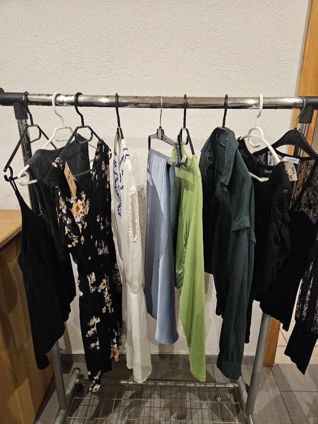 Kleiderpakete: Lot taille XS – Gebraucht aus Vétroz von sas_yln5