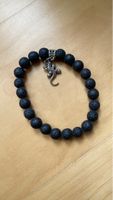 Bracelet perles de lave noir avec breloque lézard argenté