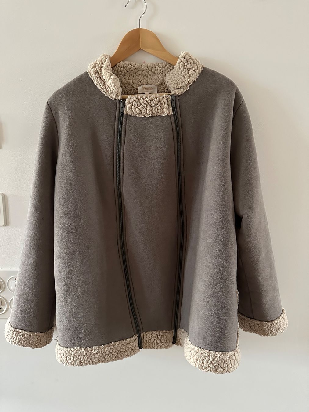 Jacken: Warme Tragejacke mit Teddyfell Grösse M – Gebraucht aus Zürich von vermeuleth