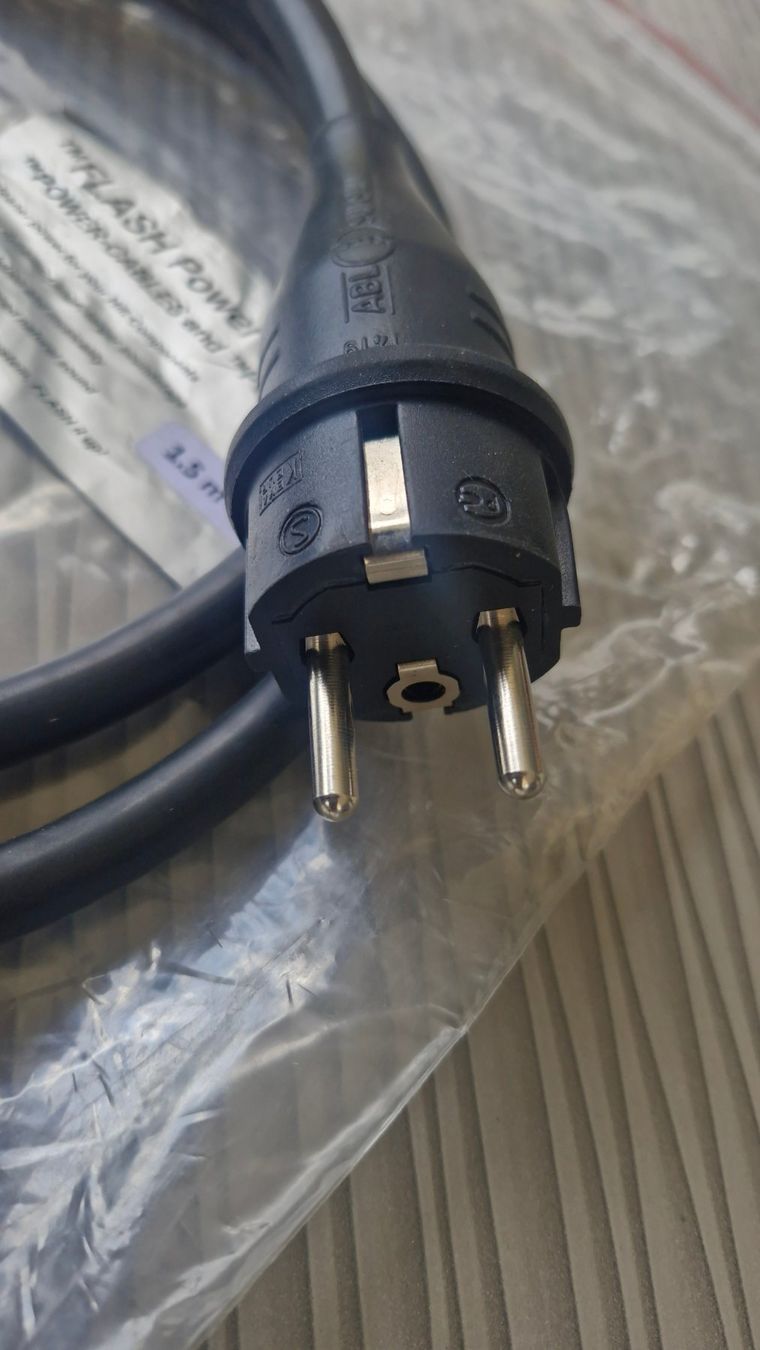 Cavi: FLASH POWER Netzkabel 1.5m / NEU – Nuovo e nell'imballaggio originale da Naters venduto da alfatom 2