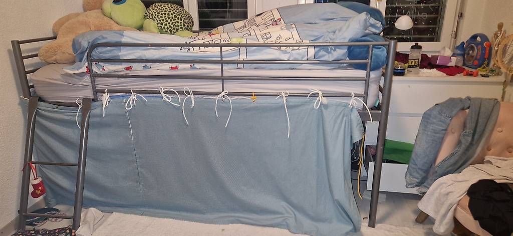 Letti: Stahl Bett - mit Vorhänge – Usato da Bonstetten venduto da RuteC 2