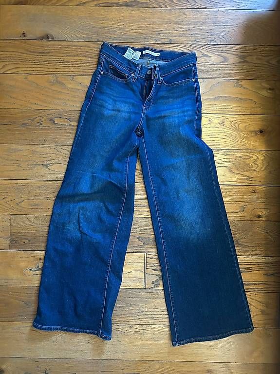 Levi's Jeans: Jean Levis taille 27 – Gebraucht aus Hermance von joe_td6n