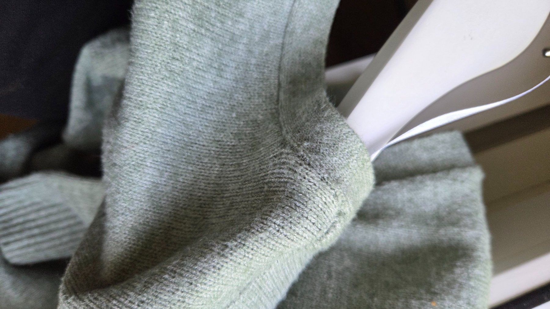 Only Giacche: Gemütliche Strickjacke Farbe Salbei, XL – Usato da Fislisbach venduto da Maieriisli25 4