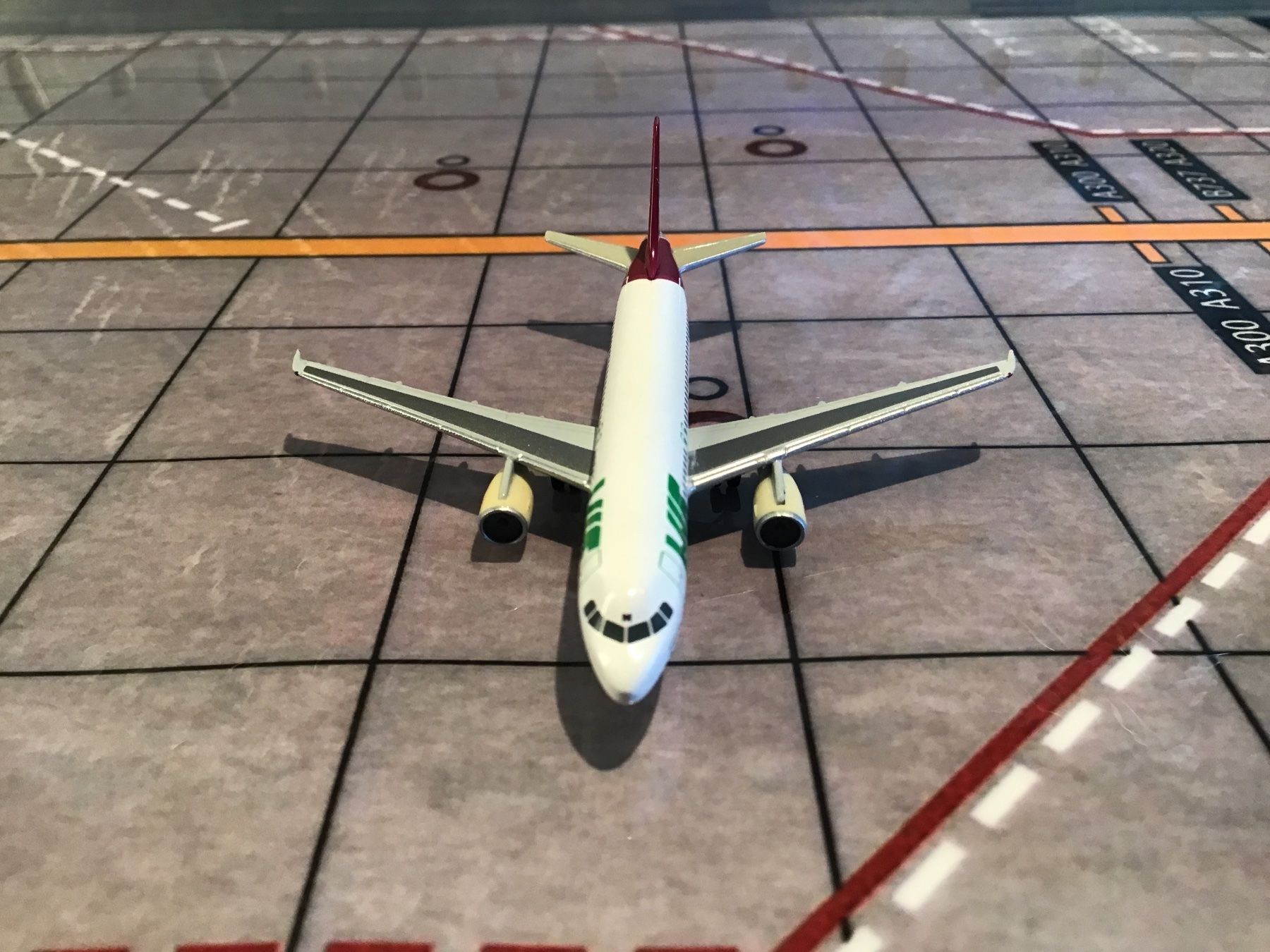 Herpa Kit di modellismo & Modellini statici: HERPA VIA AIRBUS A320 1/500 – Usato da Männedorf venduto da Spezial-Modelle 3