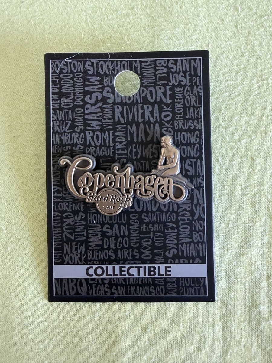 Spille & Fermagli: Pin’s Hatd Rock Café Copenhague  – Nuovo e nell'imballaggio originale da Evilard venduto da fre_tn86 1