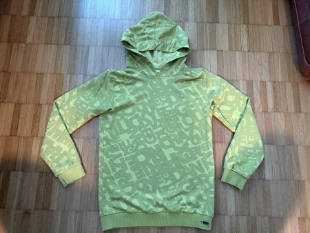 Super cooler Hoodie mit Print, Grösse 146/152, Top Zustand!