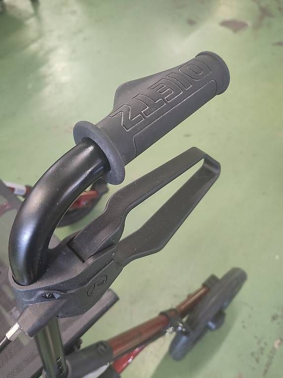 Ausili per la deambulazione: Dietz Rollator Taima XC – Usato da Pratteln venduto da Cartonsducoeur_bl 2