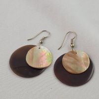 Ohrringe Muschelschale braun und perlmuttfarben (709)