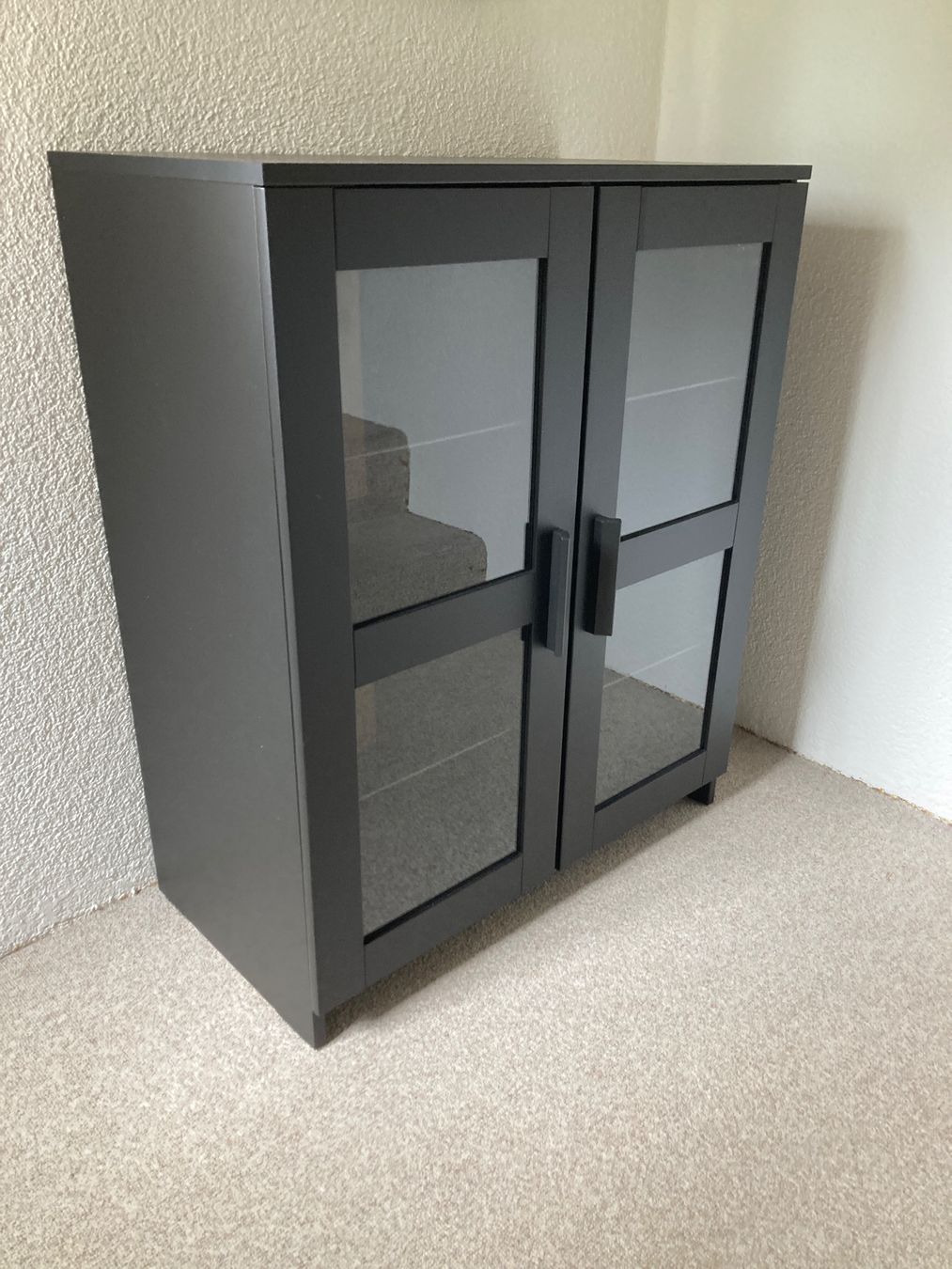 Ikea Armadi: schwarzer Schrank mit Türen/Glas – Usato da Benglen venduto da fla_5n7c 4