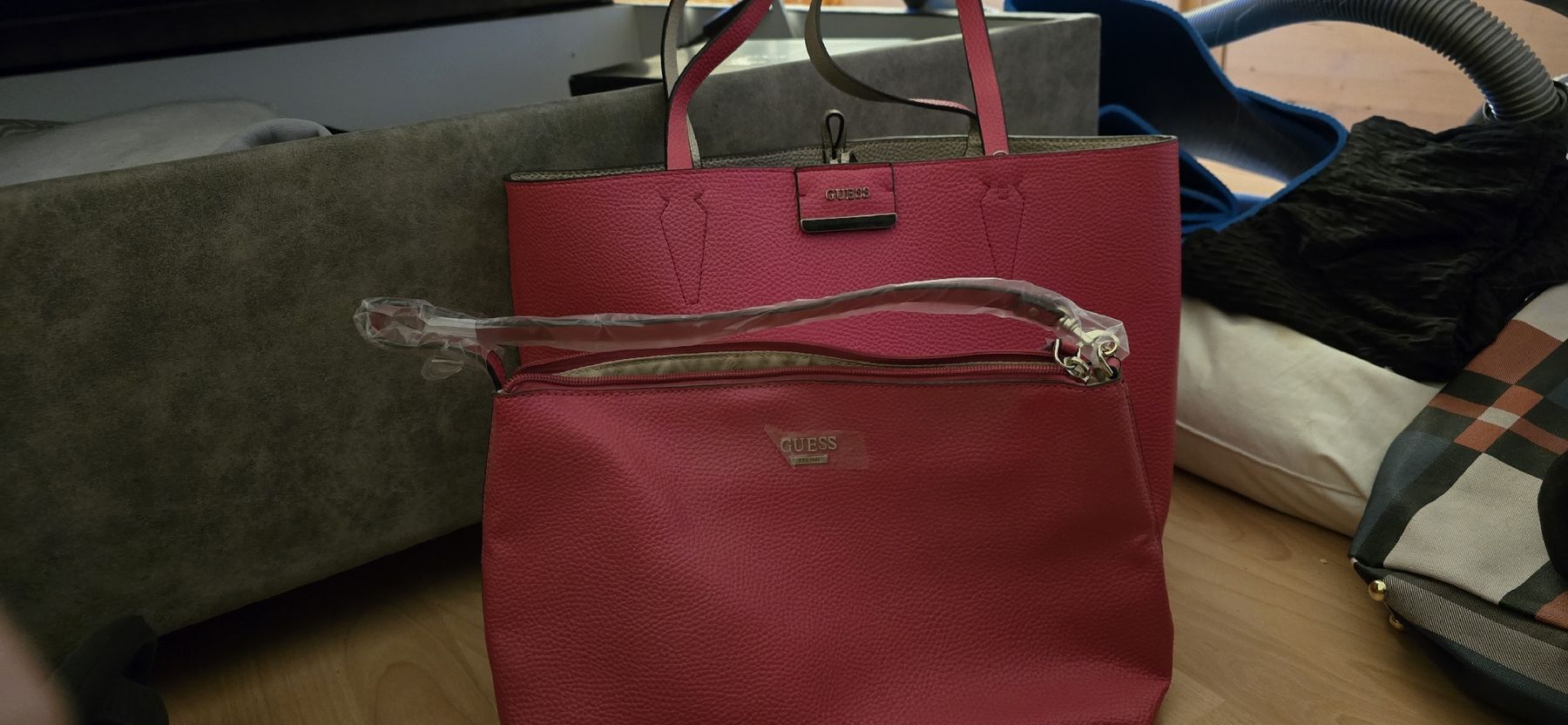 Guess Borse da donna: Guess Handtasche Original – Nuovo e nell'imballaggio originale da Laufen venduto da Miggeli88 2