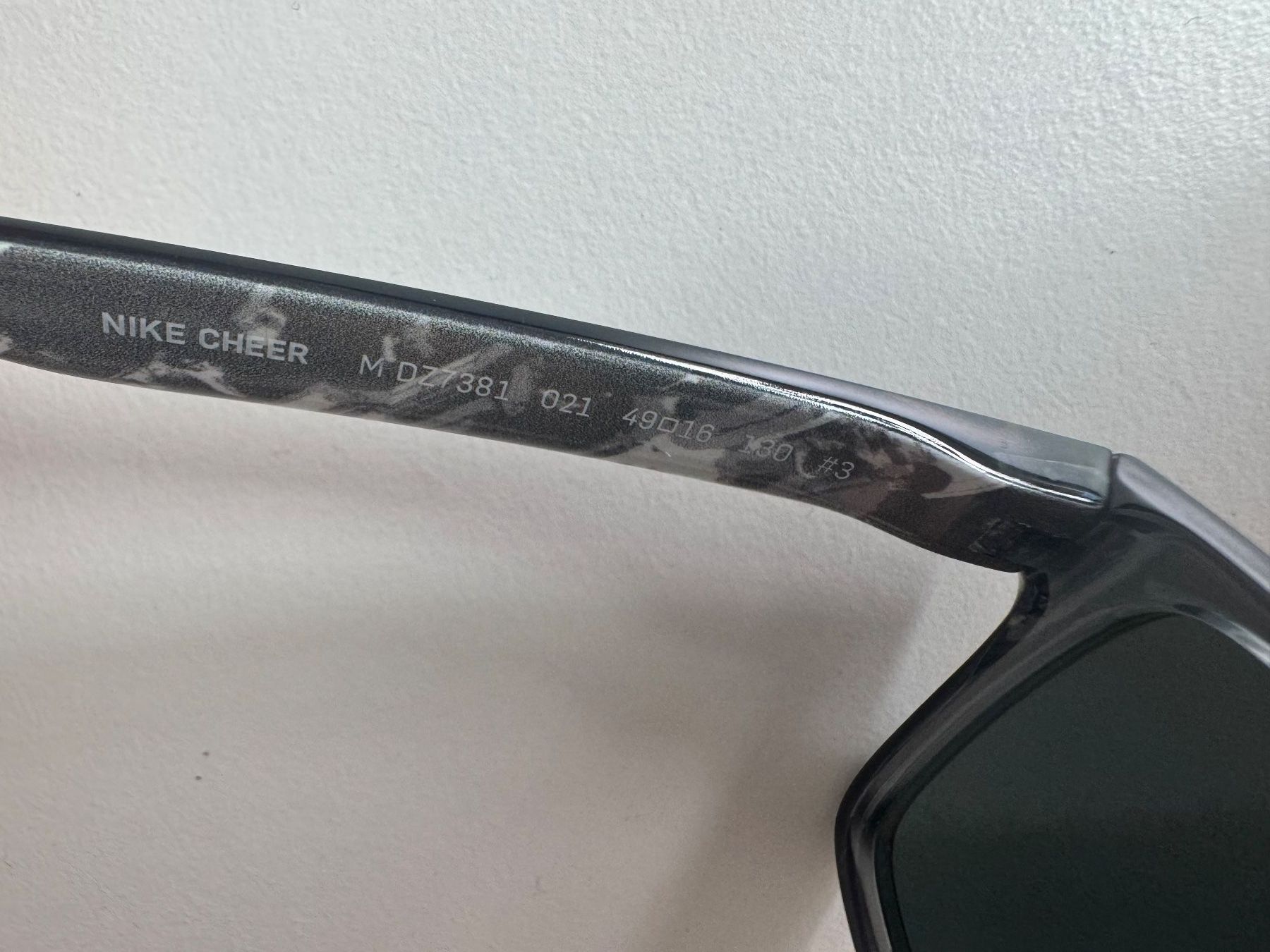 Nike Lunettes & Verres: Lunettes de soleil Enfant – D'occasion à Chatelaine par lae_7h8n 4
