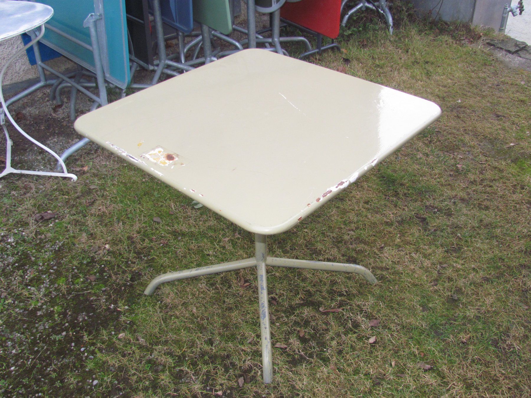 Bigla Tavoli: BIGLA Blechtisch 80x80cm Gartentisch OK Höhe 69 – Usato da Malters venduto da Monark 4