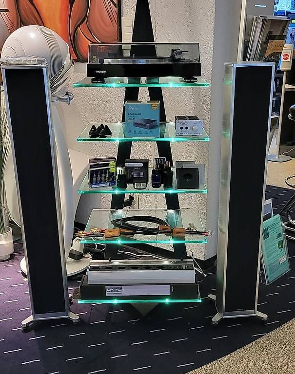Supporti a parete: HiFi Rack Alphastatic – Usato da Vaduz venduto da technotrade 2
