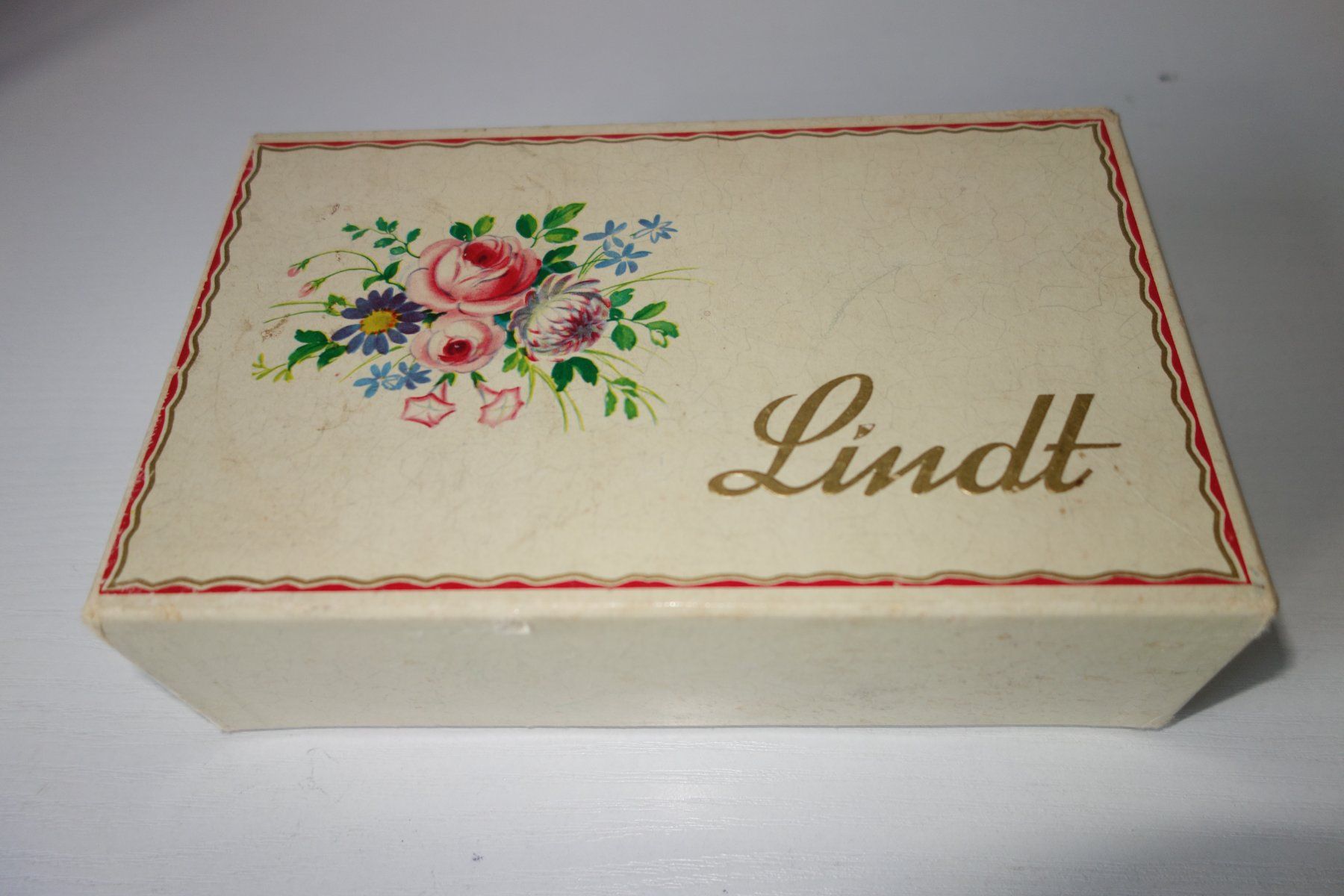 Contenitori & Simili: Lindt Originalverpackung alt – Usato da Schachen b Herisau venduto da Locophon