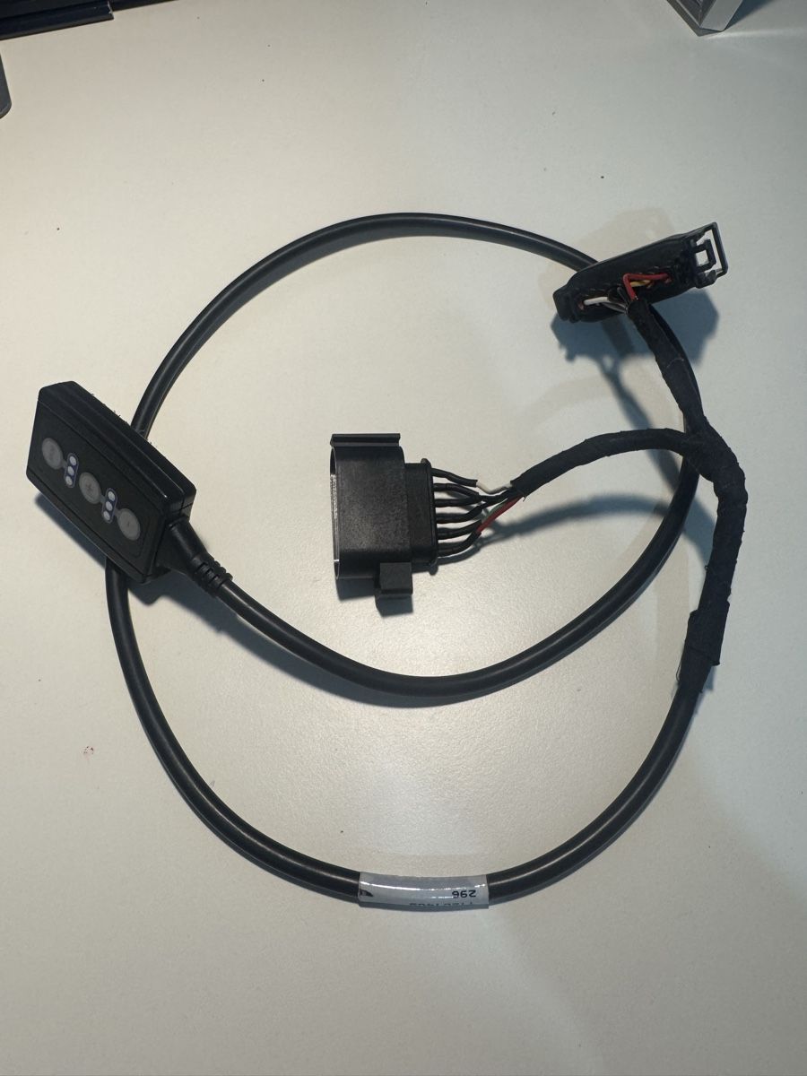 Ford Tutti pezzi di ricambio auto: Chiptuning Plus Pedalbox Tuning  Ford Galaxy 2.0 TDCI 140 – Usato da Zollikofen venduto da 1fairguy 6
