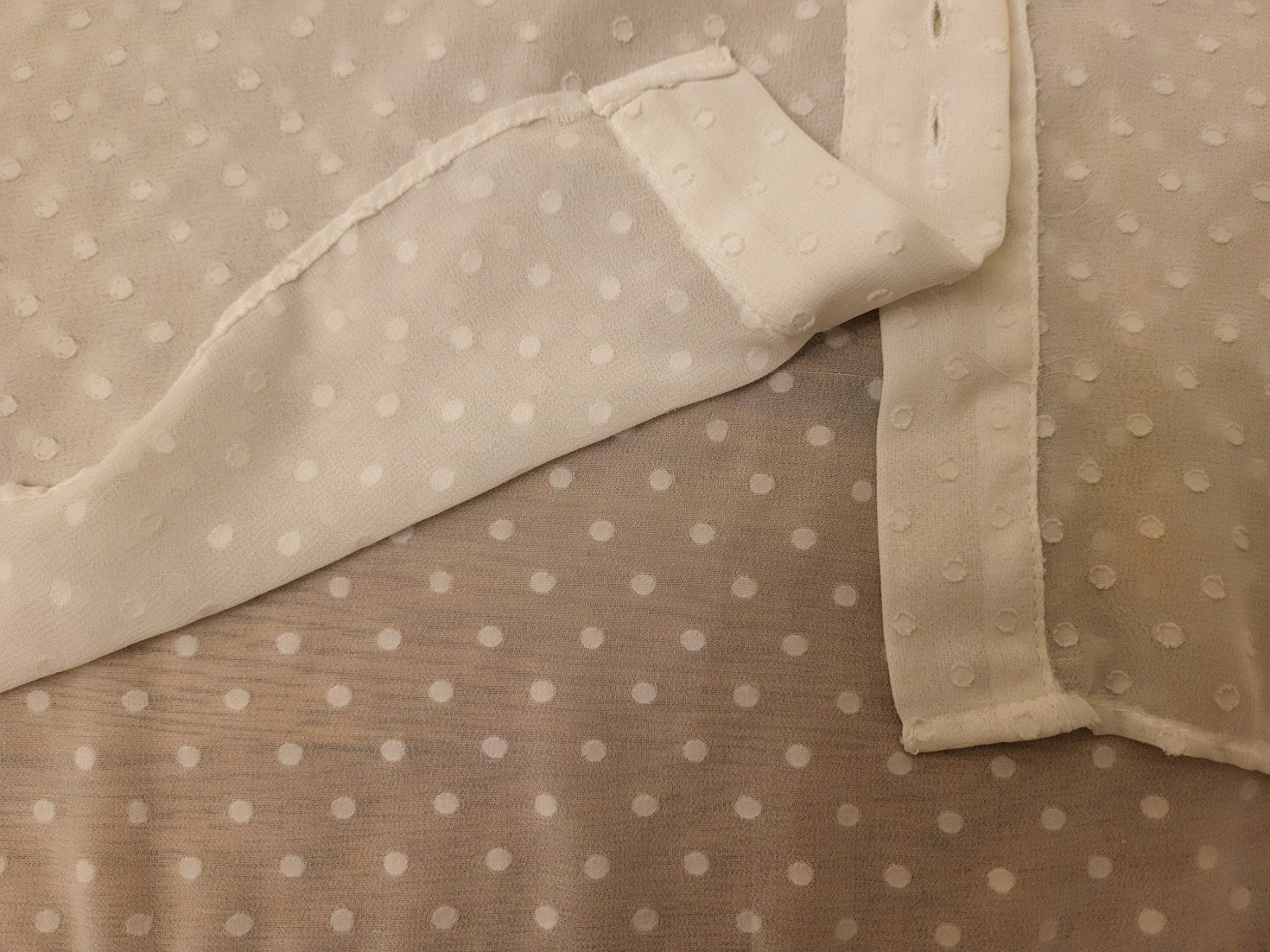 Zara Camicette: Wunderschöne Weiße Bluse mit Punktmuster – Usato da Basel venduto da sci_67ms 5