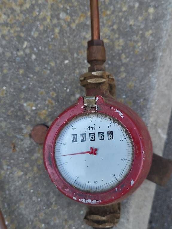 Messen: Wasserzähler altes Teil – Gebraucht aus Kestenholz von fiatsubi