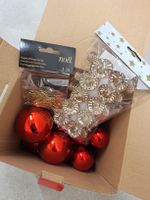 Weihnachtskugeln und Kerzenklipps für Baum