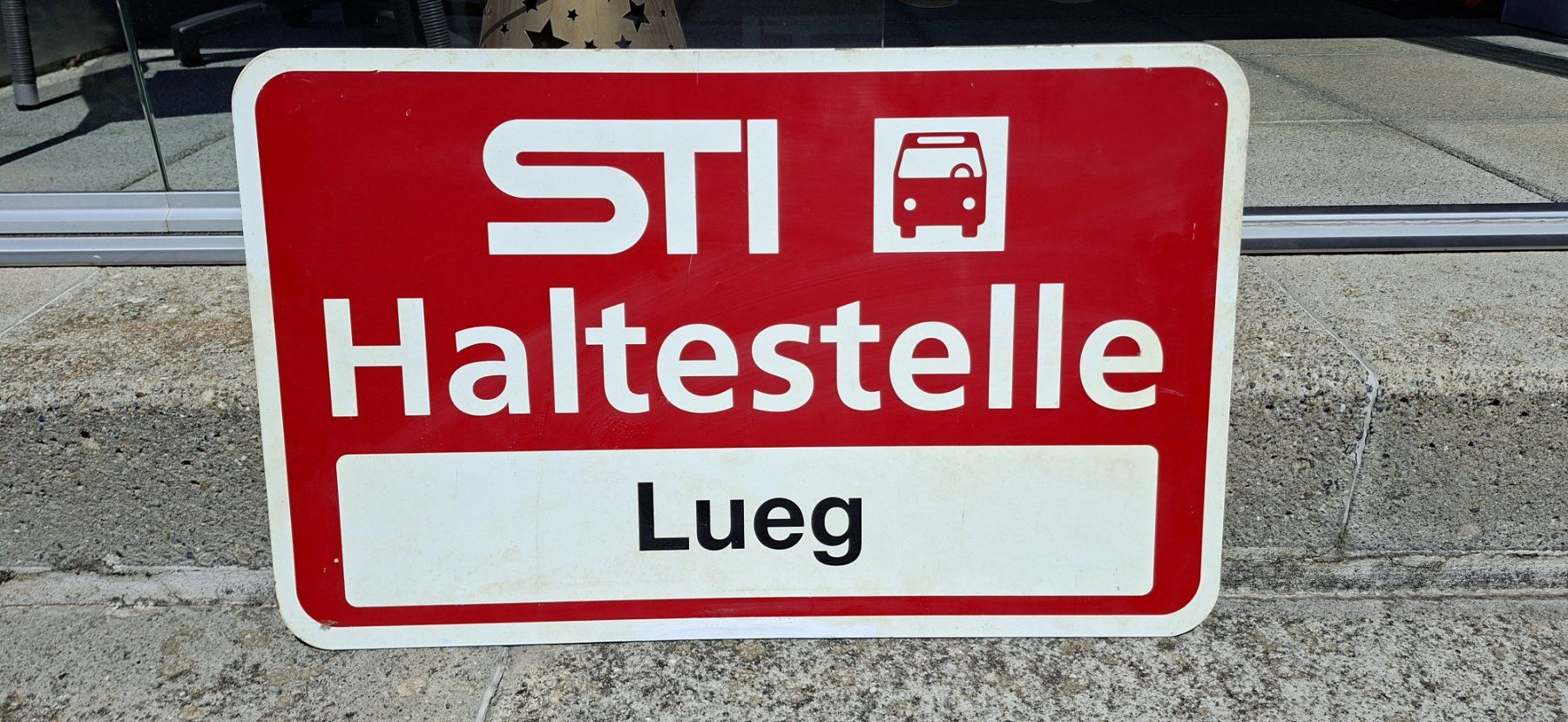 Schilder: Bushaltestellen-Tafel der STI – Gebraucht aus Thun von Beathun