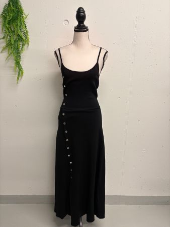 Sandro Maxikleid schwarz mit Knöpfen Gr. 38 Schlitze Träger