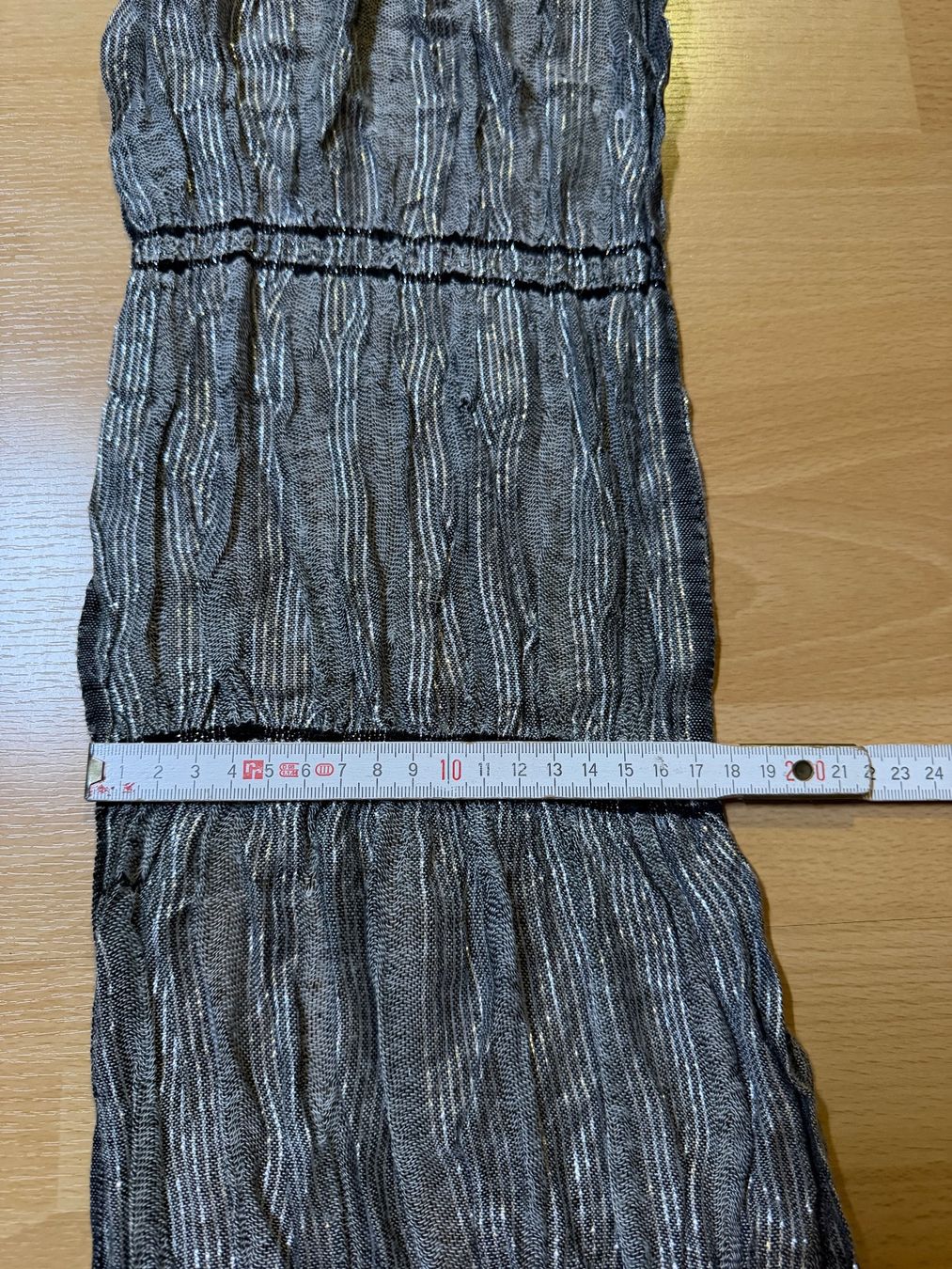 Foulards, Tücher & Schals: Schöner grauer Schal – Gebraucht aus Grosswangen von shoes.bags.and.co 4
