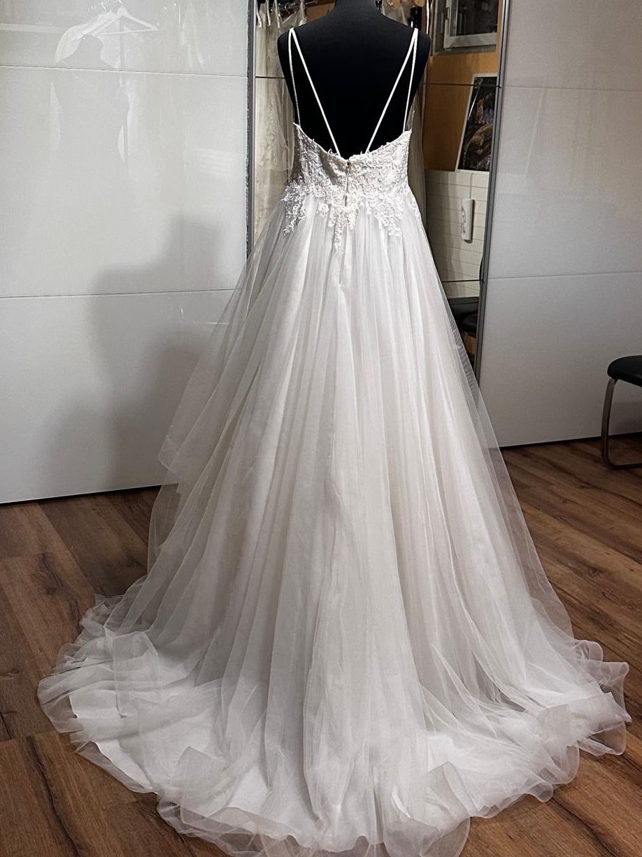 Pronovias Kleider: NEU St. Patrick White One Waterleaf, Gr. 38 mit Etikett – Neu (gemäss Beschreibung) aus Embrach von vmadia 3