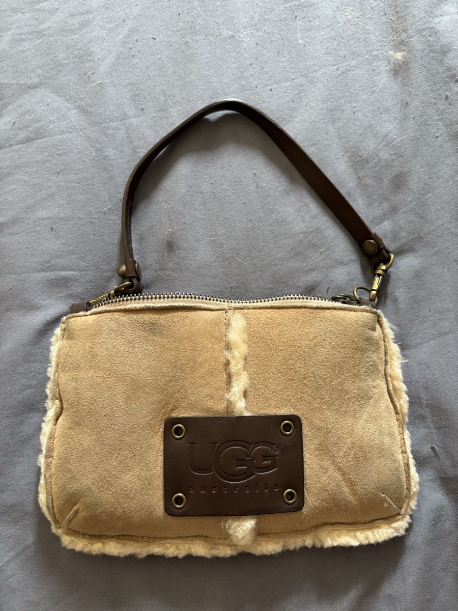 Ugg Borse da donna: Petit poussette UGG – Usato da Saxon venduto da and_9qkg 1