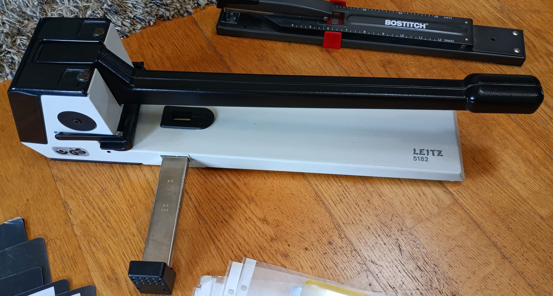 Leitz Tutti gli attrezzi: Superlocher -Leitz 5182 – Usato da Hünenberg venduto da Suerli