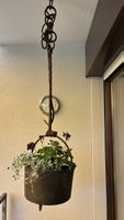 Antike Blumenampel aus Kupfer/Gusseisen,  Kette und Hake