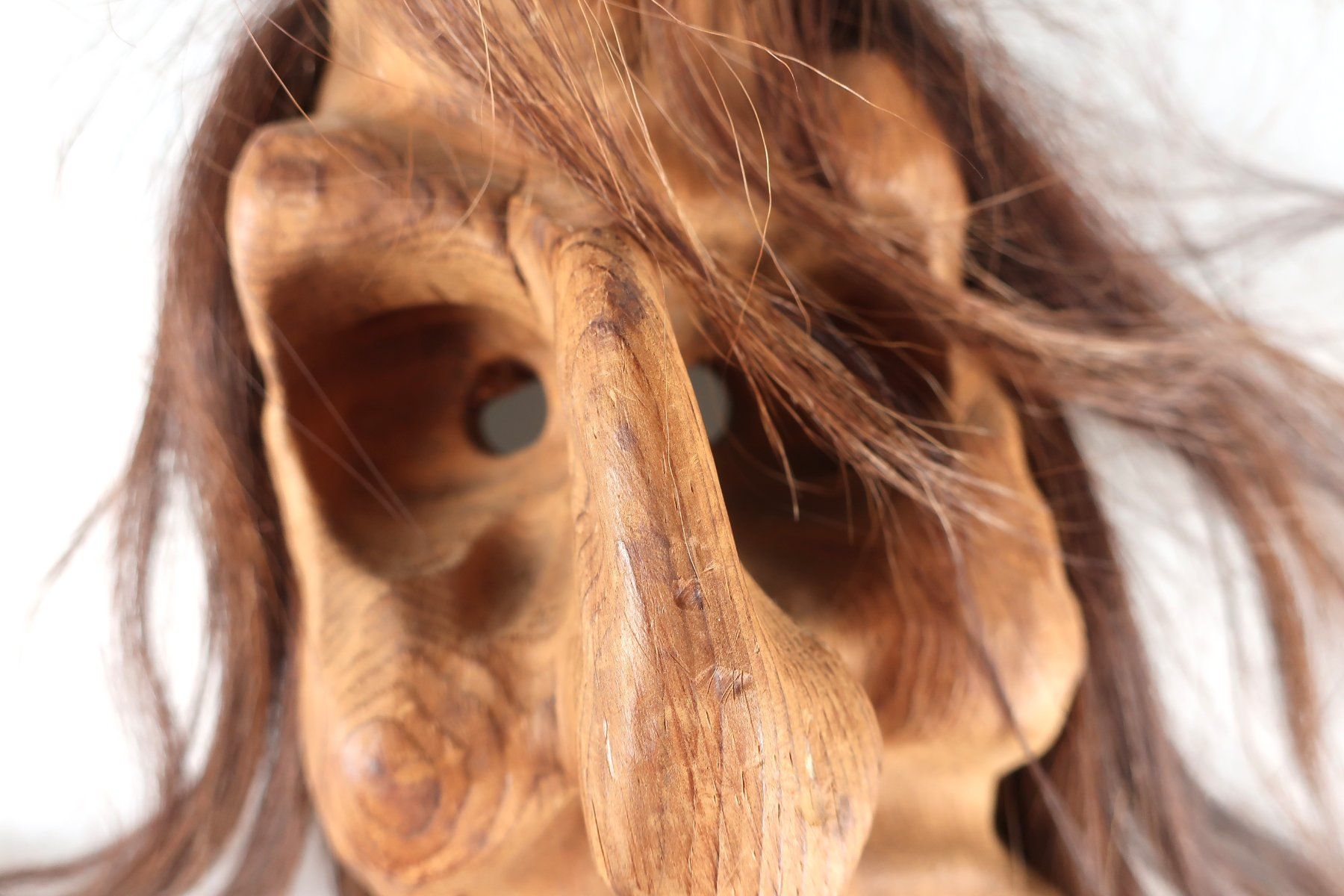 Maschere: Holzmasken mit Haar – Usato da Volketswil venduto da brockipfannenstil 7