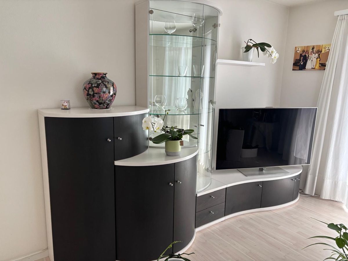 Regale: Sideboard plus Vitrine – Gebraucht aus amriswil von mariava88