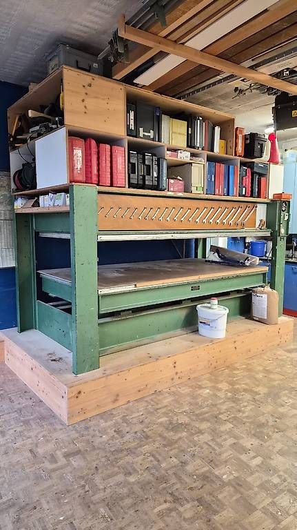 Tutte le macchine: Furnierpresse – Usato da Adliswil venduto da Space07