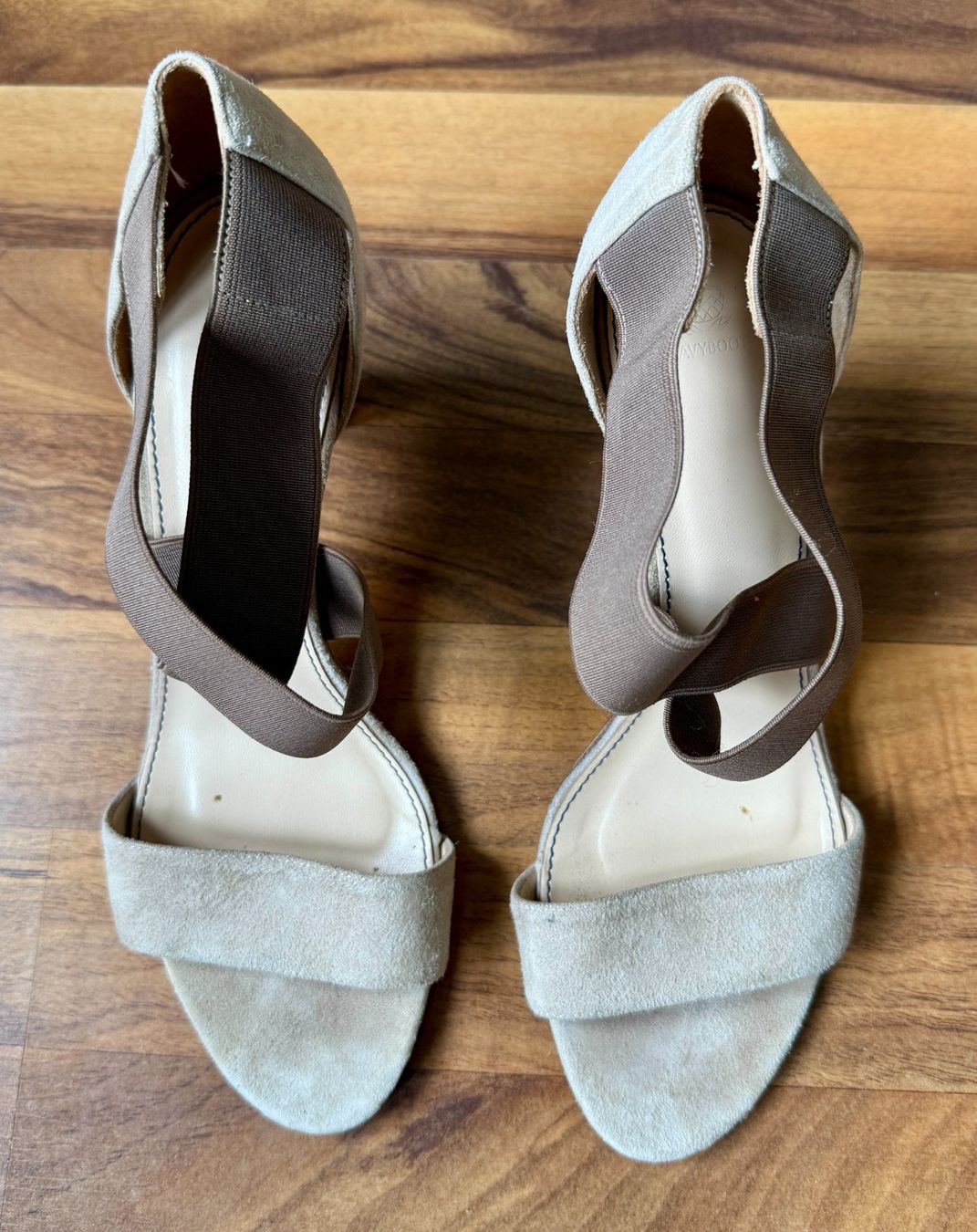 Navyboot Damenschuhe: Navyboot Sandalen, Gr. 40, Beige, Sommerlich & Elegant! – Gebraucht aus Basel von Friend68