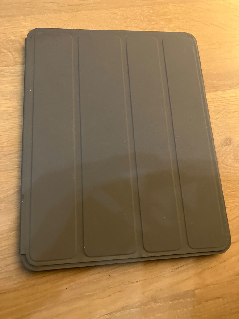 Apple Covers & Taschen: Apple SmartCover grau für iPad 2 – Gebraucht aus Stettlen von cultcards 2
