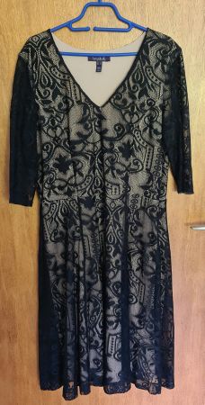 Wunderschönes Spitzenkleid von Long Tall Sally, Grösse 44