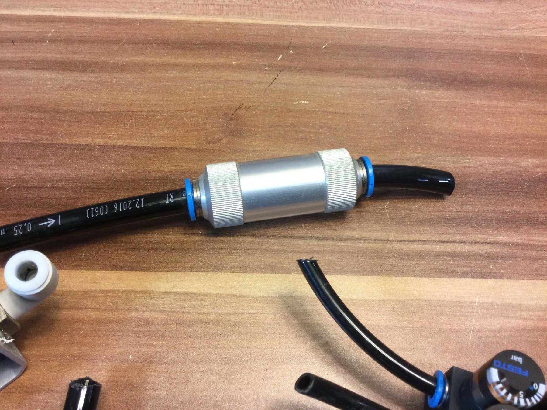 Festo Altro per industria metallurgica: Posten gebrauchte Festo Teile und Manometer – Usato da Wangen SZ venduto da kuriosum12 3