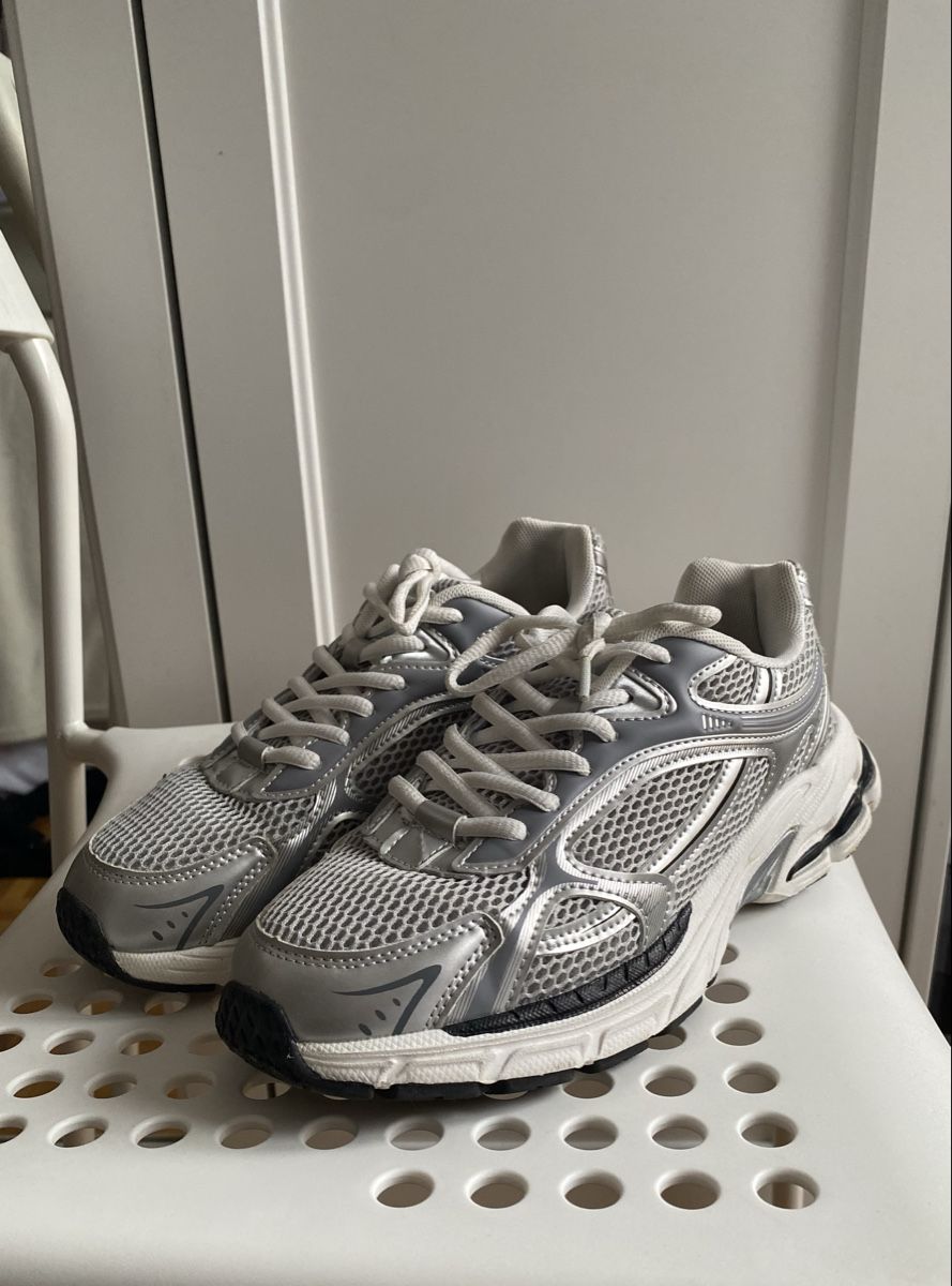 Scarpe da donna: Catwalk Metallic Silber Sneakers 37 – Usato da Givisiez venduto da dor_xb9k
