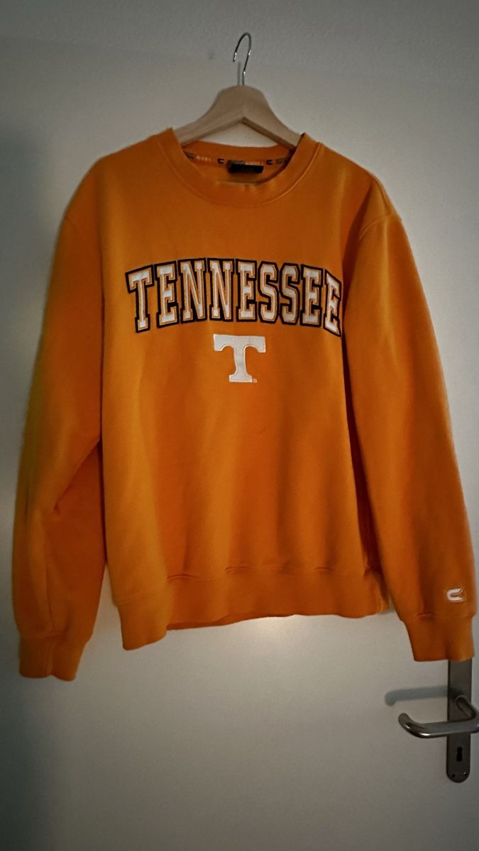 Pullover & Sweatshirts: College sweater – Gebraucht aus Zürich von KrisZH
