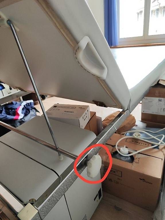 Sedie a sdraio: Untersuchungsliege / Massageliege Metall – Usato da Baden venduto da schwarzweiss01 2