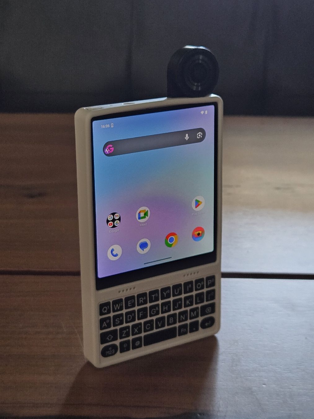 Portables: Ikko MindOne - 4 Zoll OLED Smartphone mit Keyboard Case – Neuf (Voir description) à St. Gallen par SiiirJohn 3