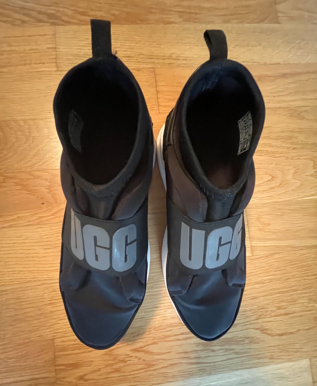 Ugg Scarpe da donna: Schuhe UGG aus Grieder – Usato da Richterswil venduto da IrynaL 1