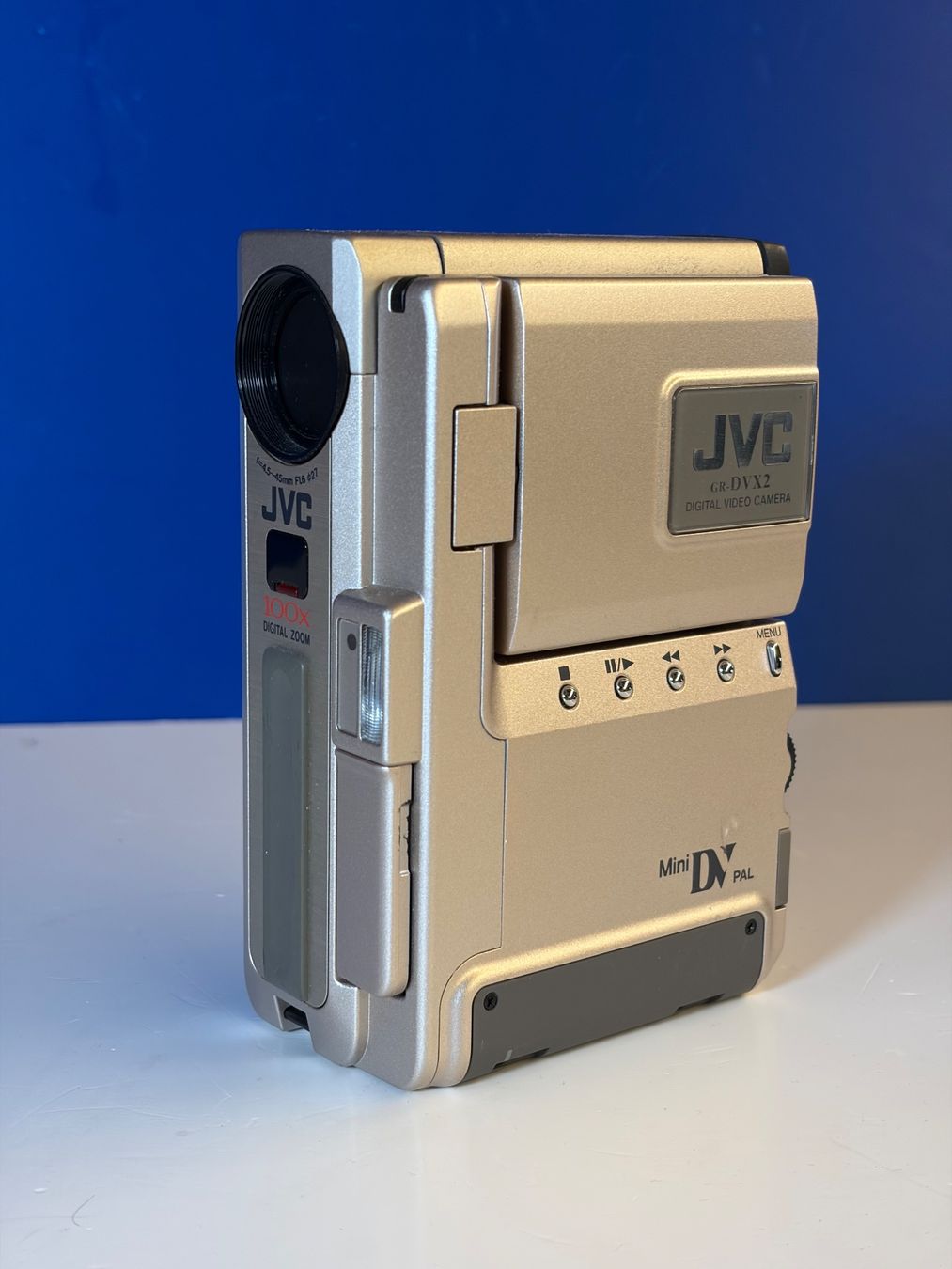 JVC Camcorder: JVC GR-DVX2, 1998 – Gebraucht aus Chur von irog2021